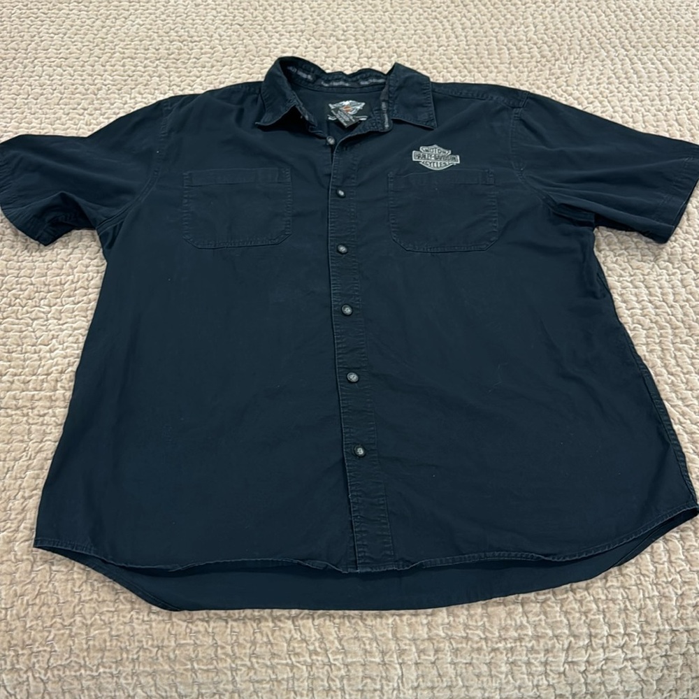 HARLEY-DAVIDSON MENS BUTTON DOWN SHIRT SIZE XXL
PET/SMOKE FREE HOME